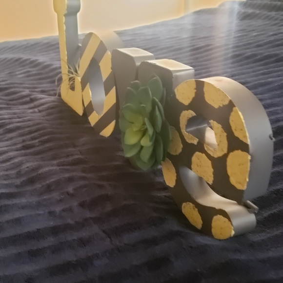 Love Sign - Picture 3 of 3